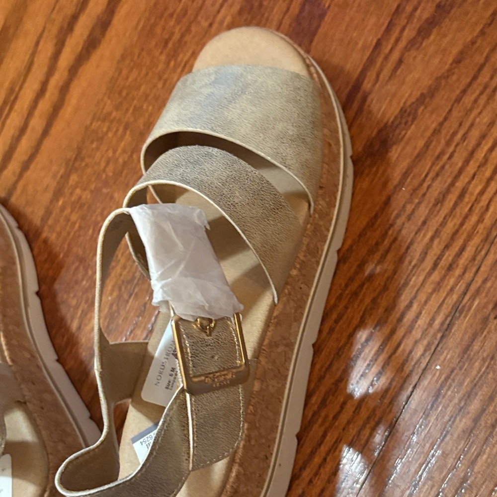 Nordstrom Elegant Tan Sandals - Picture 4 of 4